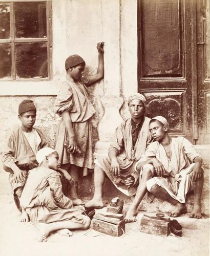 null Otto Schoefft (et Carlo Naya)	

Égypte, 1876.	

Le Caire Pittoresque.	

Femme...
