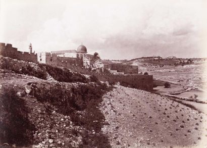 null Photographe non identifié	

Palestine, c. 1875.	

Famille bethléemite. L’étable...