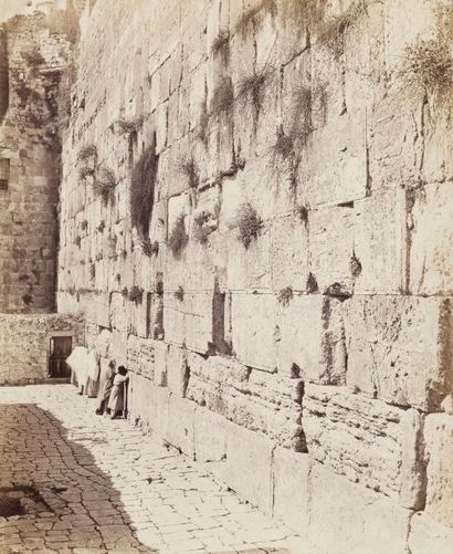 null Photographe non identifié	

Jérusalem, c. 1870.	

Mur des lamentations.	

Épreuve...