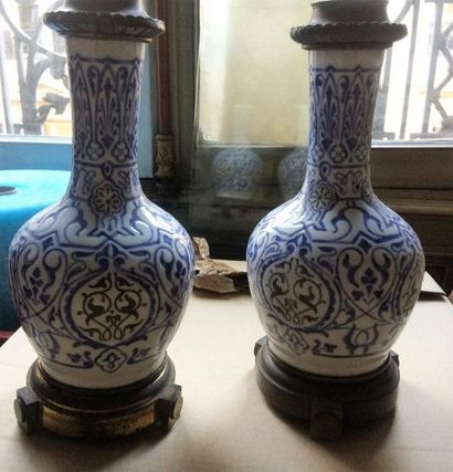null Paire de lampe en porcelaine à décor ottoman.
Travail Européen