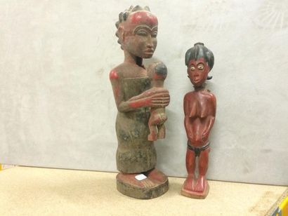 Deux statuettes polychrome rouge et noire;...