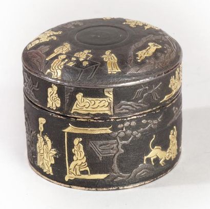 Chine, période Ming, XVIIe siècle 
Boîte couverte en bronze argenté rehaussé d'or,...