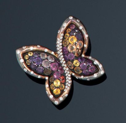 null Parure “Papillon” en or jaune ornées de saphirs multicolore bordés de diamants...