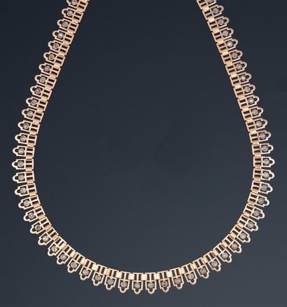 null Collier collerette en or rose à décor de palmettes orné de diamants taillés...