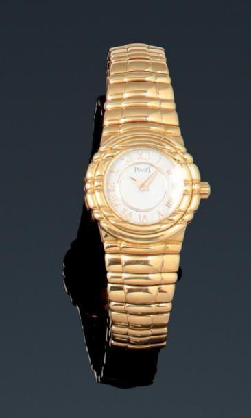 PIAGET Bracelet montre de dame en or jaune.
Cadran blanc, chiffres romains appliqués....