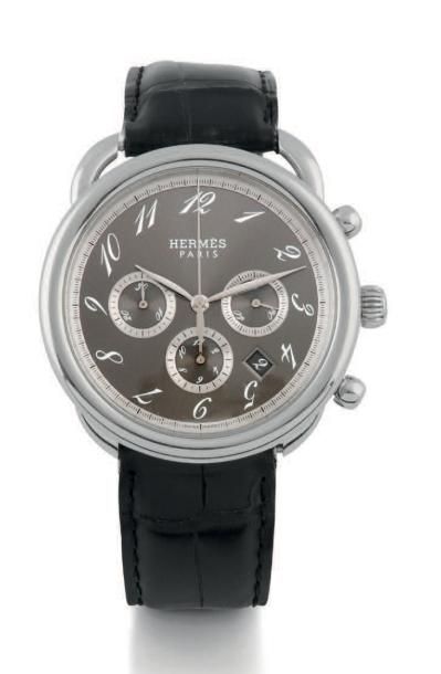 HERMES “Grande Arceau” n°2474343 vers2000
Grand chronographe bracelet en acier. Boitier...