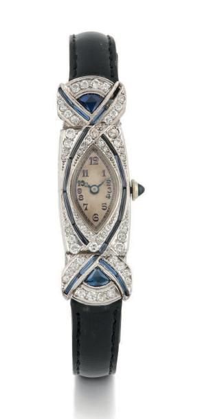 ANONYME n°321453 vers 1930 
Rare et belle montre bracelet de dame en platine (950)....