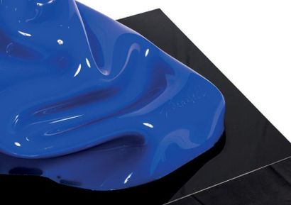 Laurence JENKELL (1969) 
Bonbon bleu
Sculpture en plexiglas représentant un bonbon,...