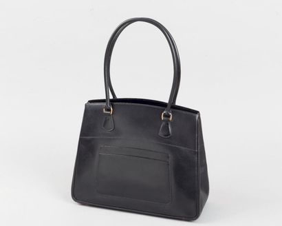 null HERMÈS Paris made in France	

*Sac 30 cm en box noir, fermetures pression, double...