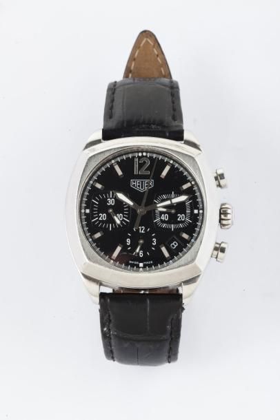 null HEUER vers 2000

Chronographe bracelet en acier. Boitier coussin. Cadran noir...