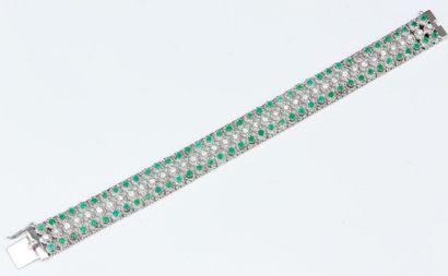 null Bracelet Ruban en or gris orné d’une ligne de diamants taillés en brillant bordée...