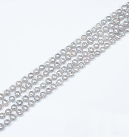 null Sautoir de perles de culture d'eau douce grises cerclées. Diamètre d'une perle:...