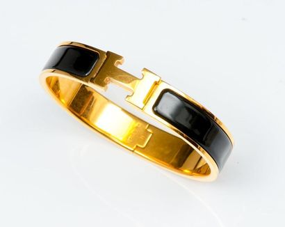null HERMES - "Clic H" - Bracelet rigide ouvrant en acier doré orné d'émail noir....