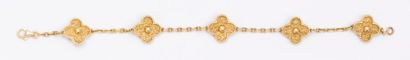 VAN CLEEF & ARPELS «Alhambra» Bracelet en or jaune orné de cinq motifs trèfles ciselés.
Signé...
