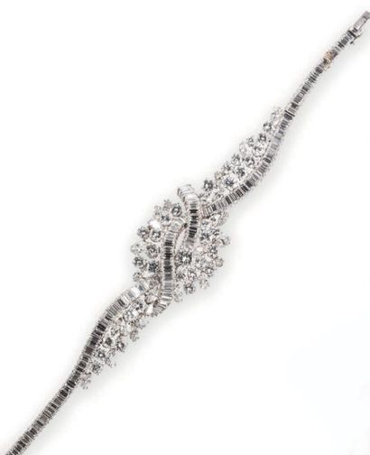 null Important bracelet «Rubans tressés» en platine entièrement serti diamants taillés...