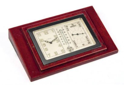 LOUIS VUITTON Rare pendule 1940's
Très rare pendule thermo-baromètre de bureau à...