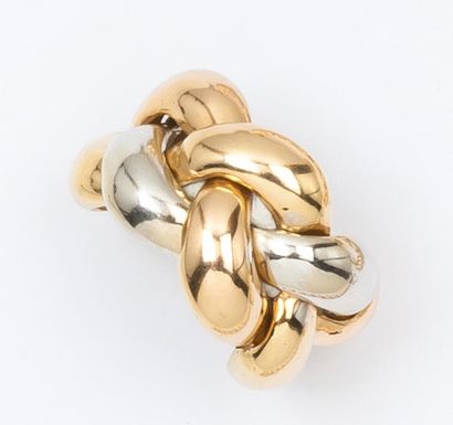 POIRAY «Tresse»
Parure en or de trois couleurs comprenant un collier, un bracelet...
