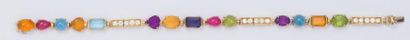 BULGARI «Allegra»
Bracelet articulé en or jaune orné de péridots, tourmalines, améthystes,...