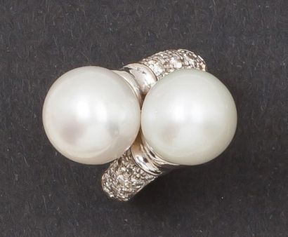 null Bague «Toi et Moi «en or gris ornée de deux perles de culture blanche des Mers...
