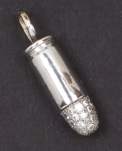 null Pendentif «Balle «en or gris orné de diamants taillés en brillant.
P.7 g.