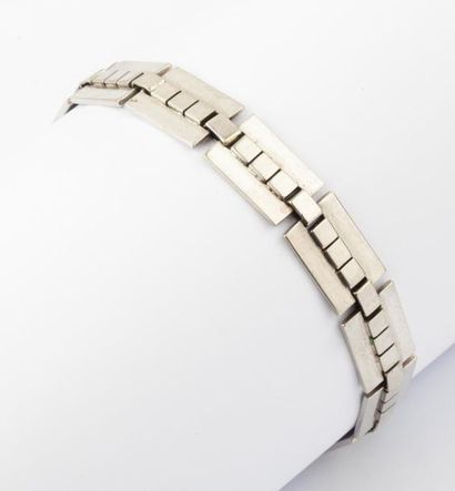 null Bracelet articulé en or gris à maillons rectangulaires.
Longueur: 18 cm.
P.24...