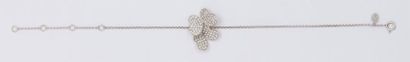 null Bracelet en or gris orné de deux motifs «Papillon» pavés de diamants taillés...