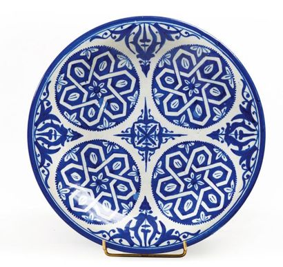 null Ensemble de céramique à décor bleu et blanc, Maroc XXème siècle Comprenant:...