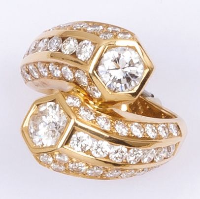 null Bague "Toi et Moi" en or jaune ornée de deux diamants taillés en brillant bordés...