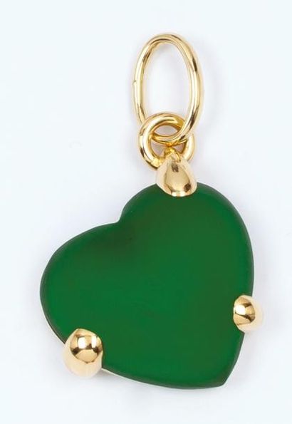 POMELLATO Pendentif «Coeur» en or jaune et verre dépoli vert.
Signé Pomellato.
P....