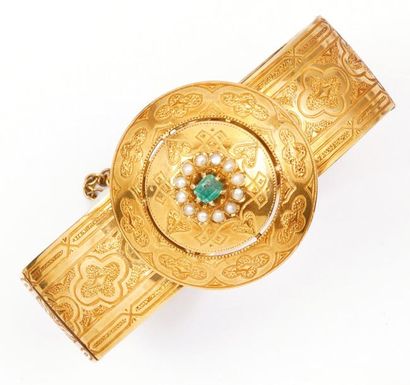 null Bracelet articulé en or jaune ciselé à décor géométrique orné, au centre, d'un...