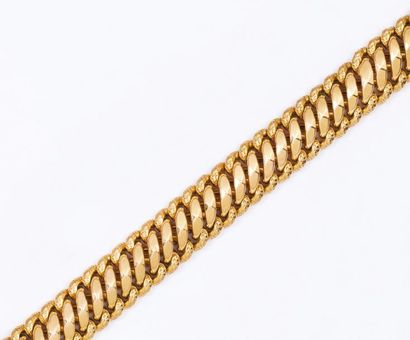 null Bracelet en or jaune tressé.
Longueur: 18 cm.
P. 35,8 g.