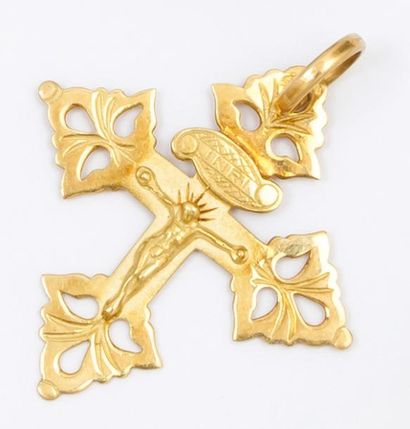 null Pendentif "Croix de Savoie" en or jaune ajouré et ciselé.
P. 5,3 g.