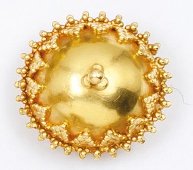 null Paire de boucles d'oreilles en or jaune ornées de petites boules d'or. Travail...