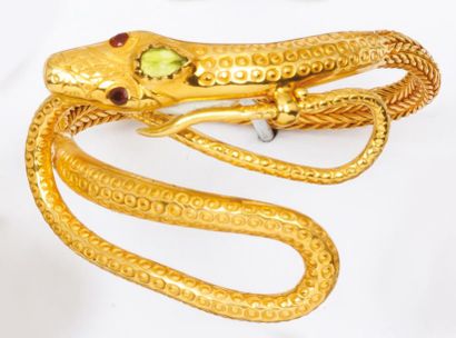 null Bracelet "Serpent" en vermeil orné de pierres fines.
P. 45,4 g.