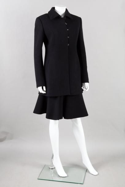 ALAÏA Circa 2005 / 2007 Ensemble en lainage noir composé d'une veste longue à petit...