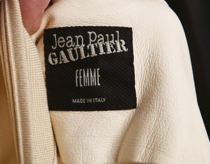 JEAN PAUL GAULTIER FEMME Printemps été 2004
"Collection: Hommage à la beauté des...