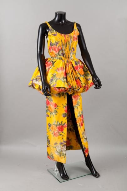 Mila SCHÖN Circa 1965-1978 Robe du soir en taffetas imprimée chiné à la branche à...