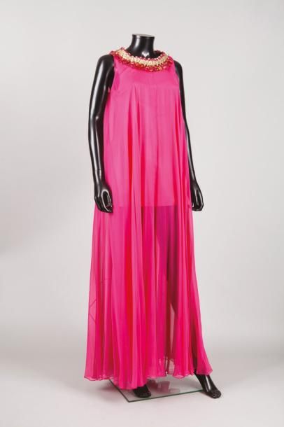 GRES Mini robe avec culotte en soie fuchsia recouverte d'une ample robe de mousseline...