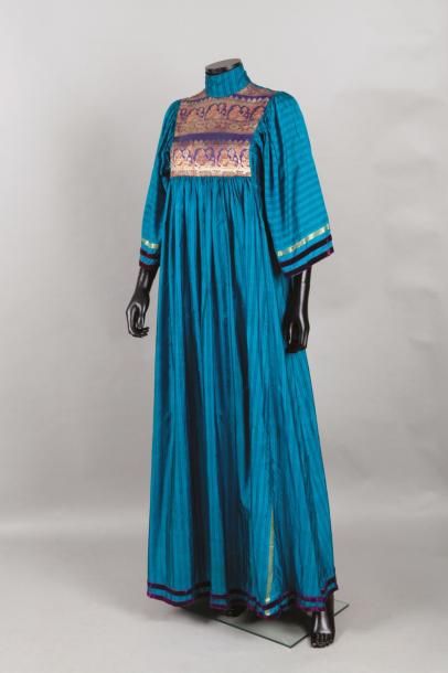 Thea PORTER London 1972 Robe longue en soie indienne à effet de rayures dans les...