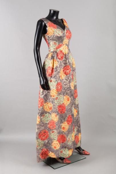 BALENCIAGA Robe longue en broché lamé cloqué multicolore à motif florale, décolleté...