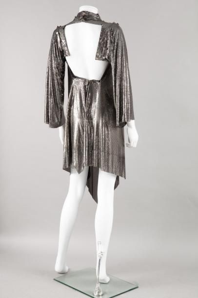 Thierry MUGLER couture Circa 1981 Robe en côte de maille souple argent à longueur...