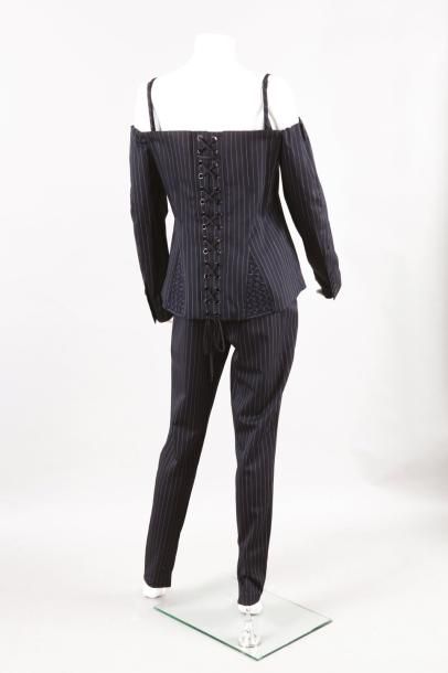 Jean Paul GAULTIER Collection Resort 2011 - Look n°20
Ensemble pantalon en Super...