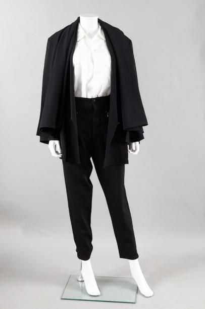 Yohji YAMAMOTO Ensemble en gabardine de laine noir composé d'une veste ample à col...