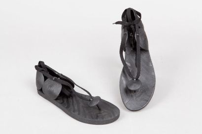 Melissa pour Jean-Paul GAULTIER Circa 1985 Paire de nu-pieds en composite noir formant...
