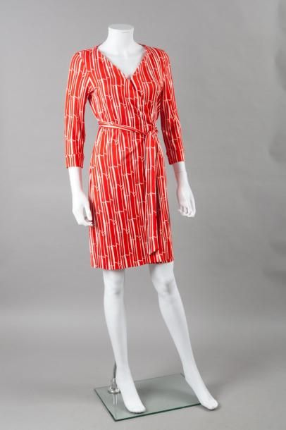 Diane von FURSTENBERG Robe portefeuille en jersey de soie rouge, ivoire à motif de...