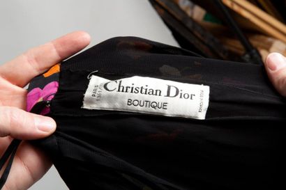 Christian DIOR Ensemble en mousseline de soie noir imprimée d'un motif floral multicolore...