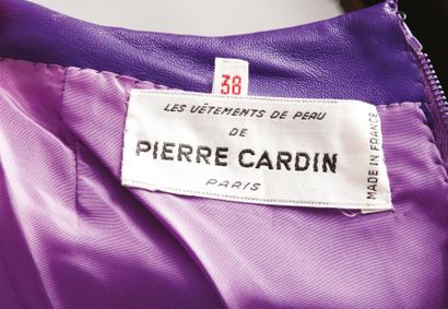 Les Vêtements de Peau de Pierre CARDIN Circa 1965/1968 Mini robe salopette en cuir...