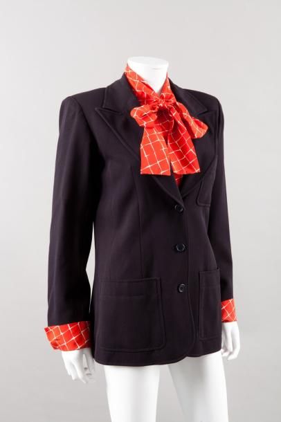 SAINT LAURENT rive gauche, Anonyme Circa 1967 / 1969 Blazer en gabardine de laine...