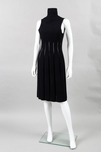 ALAÏA Robe zippée sans manche en maille spandex noire, col montant, effet de ceinture...