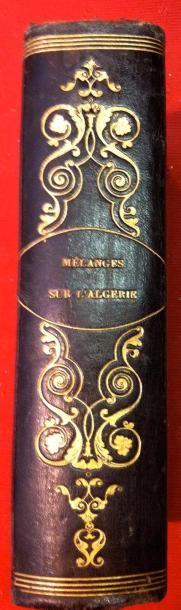 null [COLONISATION de l'ALGERIE]. Réunion d'ouvrages et plaquettes réunis en un fort...